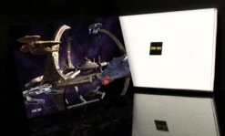 Star Trek: Deep Space Nine Ships Of The Line Wheel In The Sky Acrylic -T-shirt Store SOTL WheelInTheSky Acrylic Box Mockup