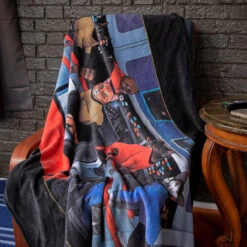 Star Trek: The Original Series Crew Cats Black Sherpa Blanket -T-shirt Store ST Cat Sherpas LS 05